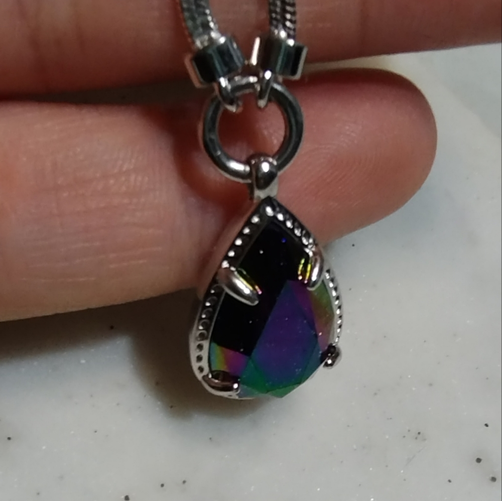 Kendra Scott Iridescent Goldstone Necklace - Picture 4 of 8